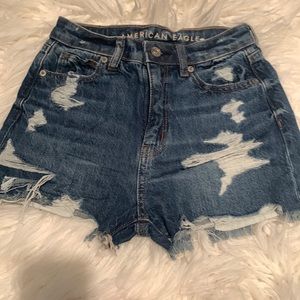 -AMERICAN EAGLE RIPPED JEAN SHORTS 000 “MOM SHORT”-